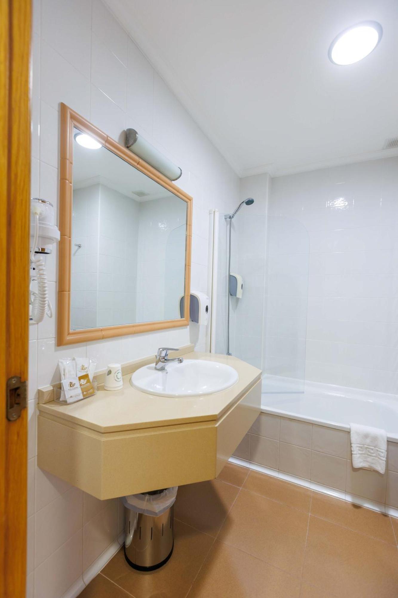 Hotel O Cruceiro Caldas De Reis Εξωτερικό φωτογραφία